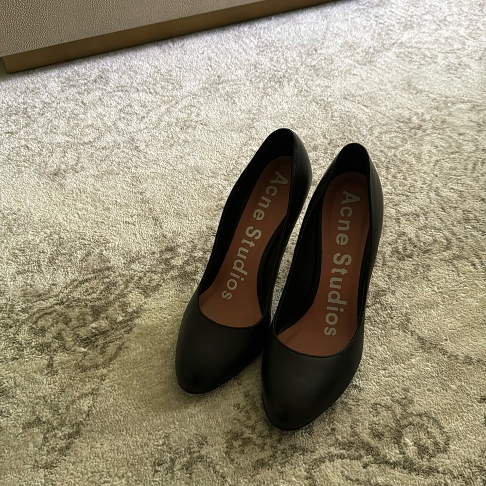 Can’t wear such a high heels anymore due to back pain, worn few times